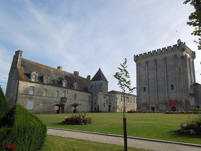 Donjon de Pons