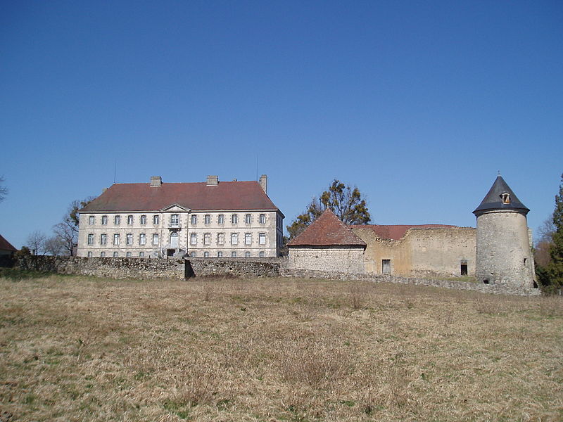 Château de Sainte-Feyre By Aubussonais CC BY-SA 3.0 via Wikimedia Commons