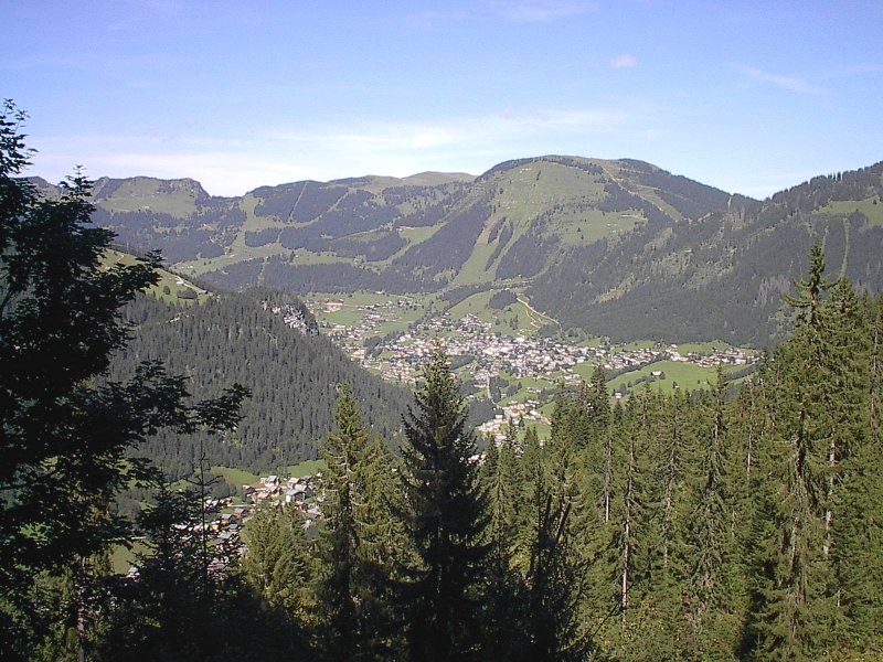 Châtel By JJRoland at fr.wikipedia CC BY-SA 2.5 from Wikimedia Commons