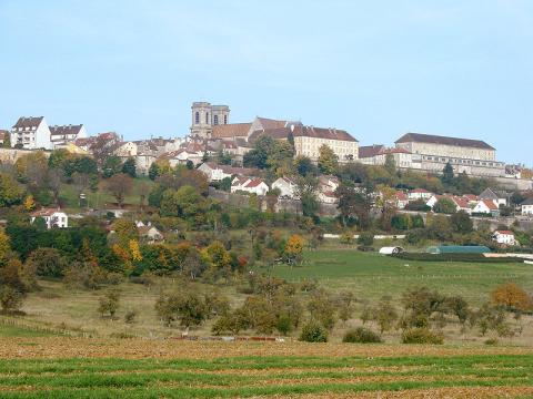 La Cité Fortifiée de Langres By Vassil via Wikimedia Commons