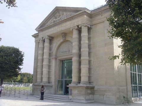 Musée de l'Orangerie By Homonihilis (Own work) CC BY-SA 3.0 via Wikimedia Commons