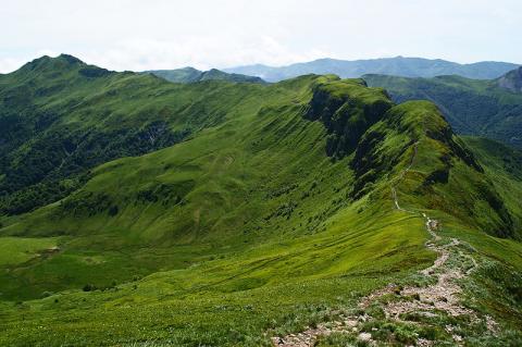 Parc naturel régional des Volcans d'Auvergne By Herbythyme via Wikimedia Commons