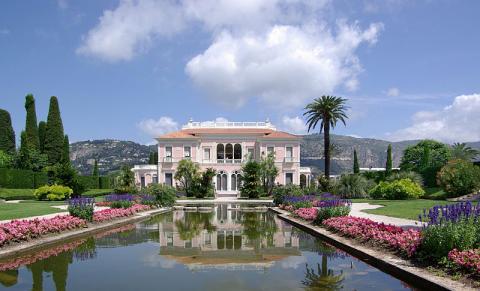 Villa et Jardins Ephrussi de Rothschild Par Berthold Werner edit by Böhringer CC BY-SA 3.0  via Wikimedia Commons