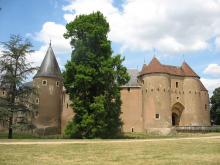 Château d'Ainay-le-Vieil By Esther Westerveld CC BY 2.0 via Wikimedia Commons
