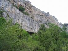 L’entrée de la grotte de Lombrives