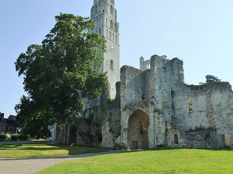 Abbaye de Jumièges By Nikater (Own work) [Public domain], via Wikimedia Commons