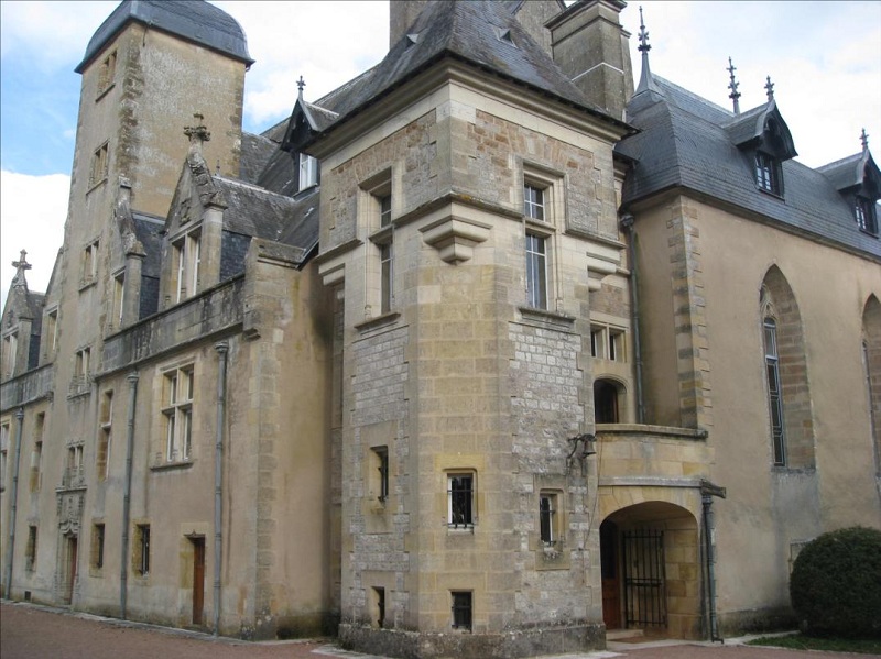 Château de Châtillon By Cypris CC BY-SA 3.0 via Wikimedia Commons