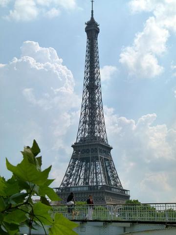 La Tour Eiffel By Dinkum (Own work) [CC0], via Wikimedia Commons