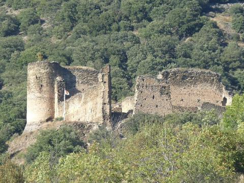 Le château d'Evol vu depuis le village (source : wiki)