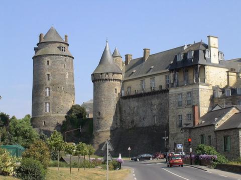  château de Châteaugiron By Thomas Béline (izidor) CC BY-SA 2.5 via Wikimedia Commons
