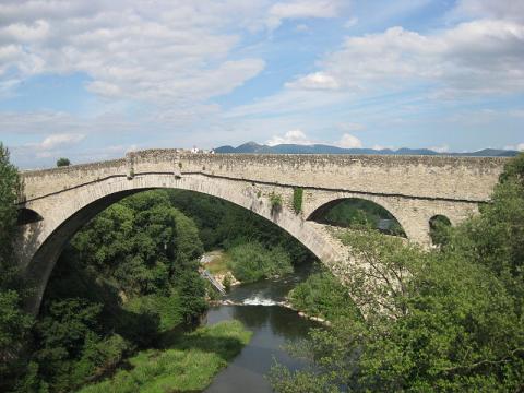 Le Pont du Diable (Céret) By Mara. (Arteyfotografia.com.ar) via Wikimedia Commons