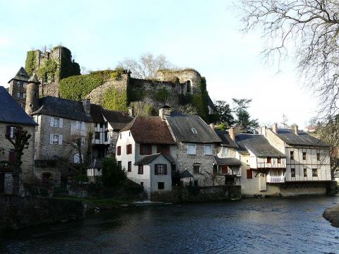 Ségur-le-Château (source : wiki)